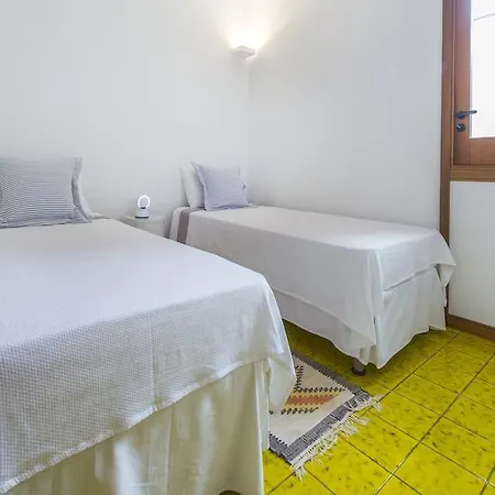 Makarios *